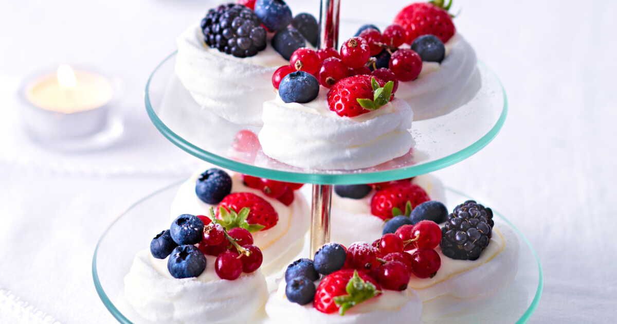 Découvrez la douceur des mini pavlovas aux fruits rouges