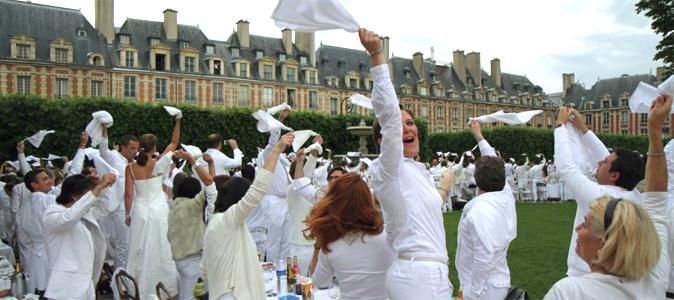 Les banquets d'été : festins géants dans les grandes villes