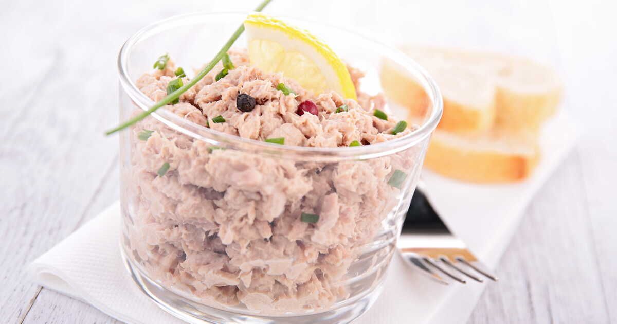 Apéro improvisé : des verrines thon-avocat prêtes en un éclair