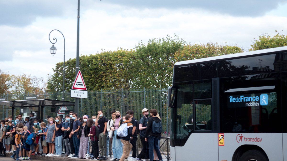 Tragique accident de car scolaire : la conductrice perd la vie, les enfants s'en sortent indemnes