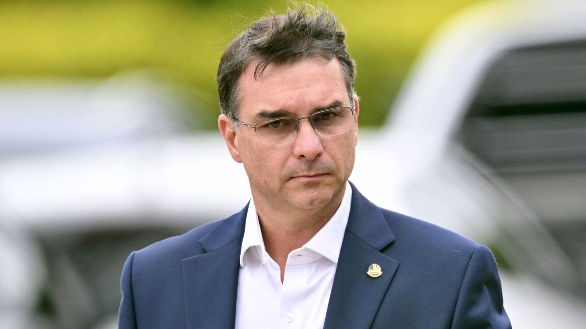 Flavio Bolsonaro se prépare à prendre la relève de son père sur la scène politique brésilienne