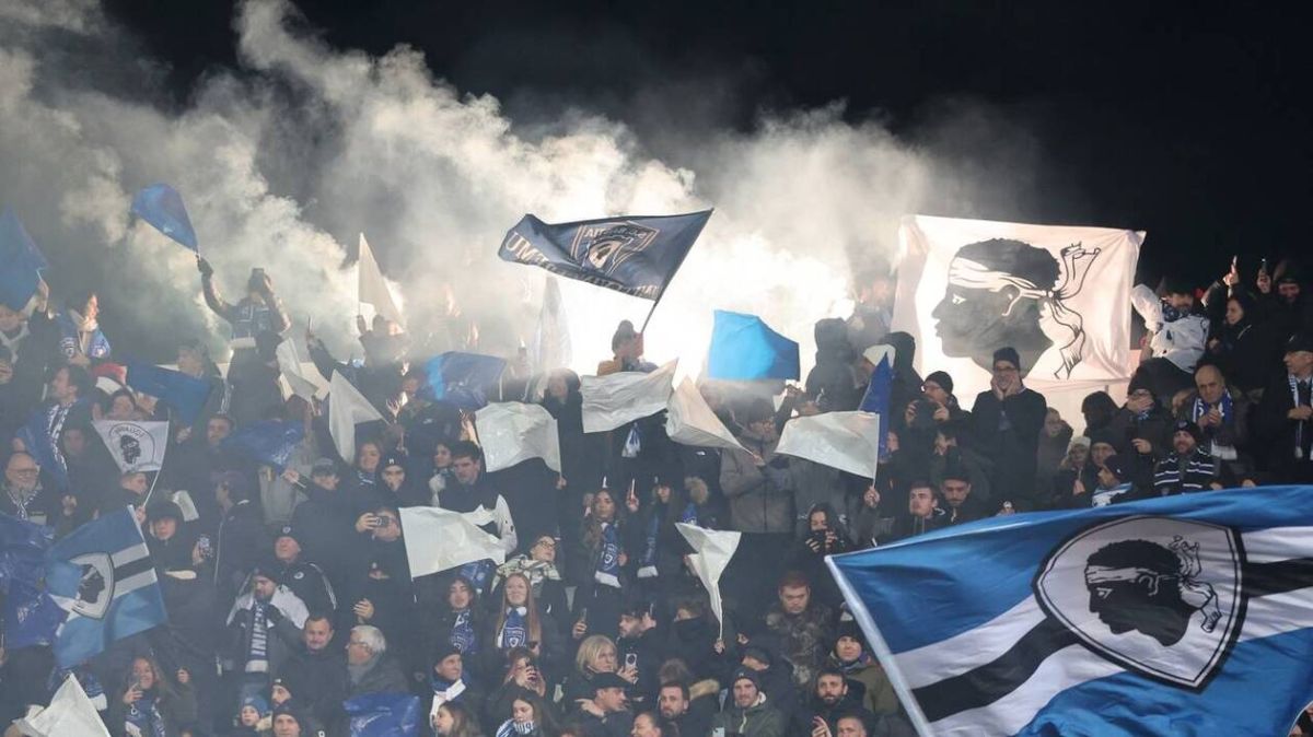Incident spectaculaire à Bastia : le match interrompu par un jet de fumigène