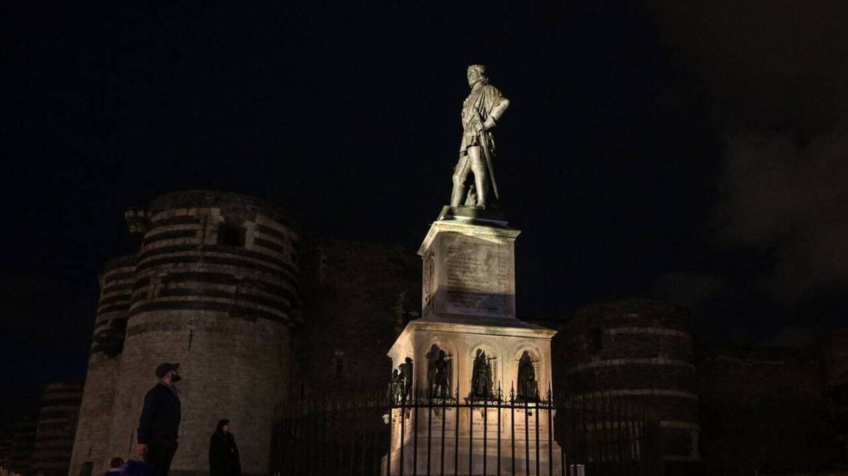 Un nouvel éclairage pour sublimer la statue du Roi-René à Angers
