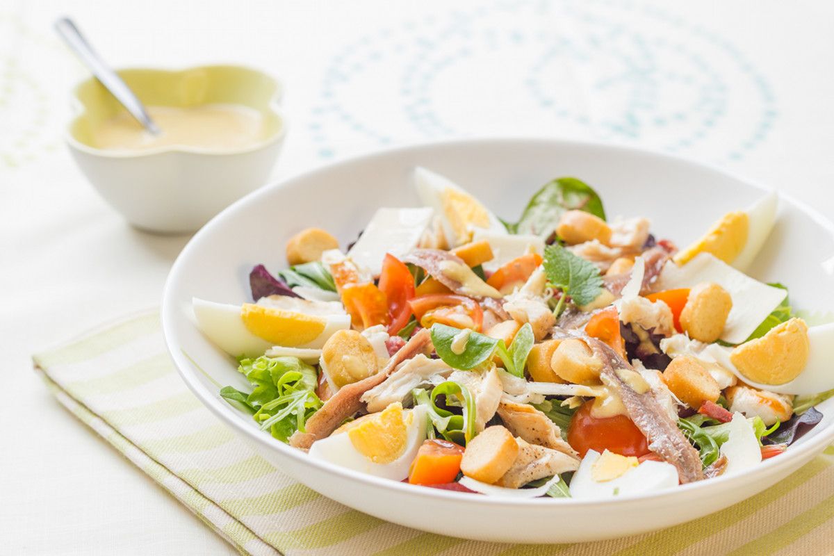 Salade Caesar : sublimer les restes de poulet rôti