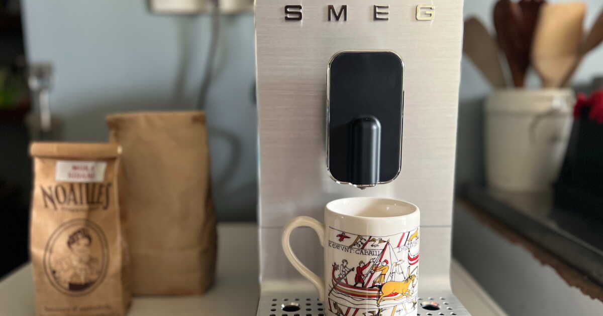La machine à café Smeg BCC11 : entre esthétique et efficacité