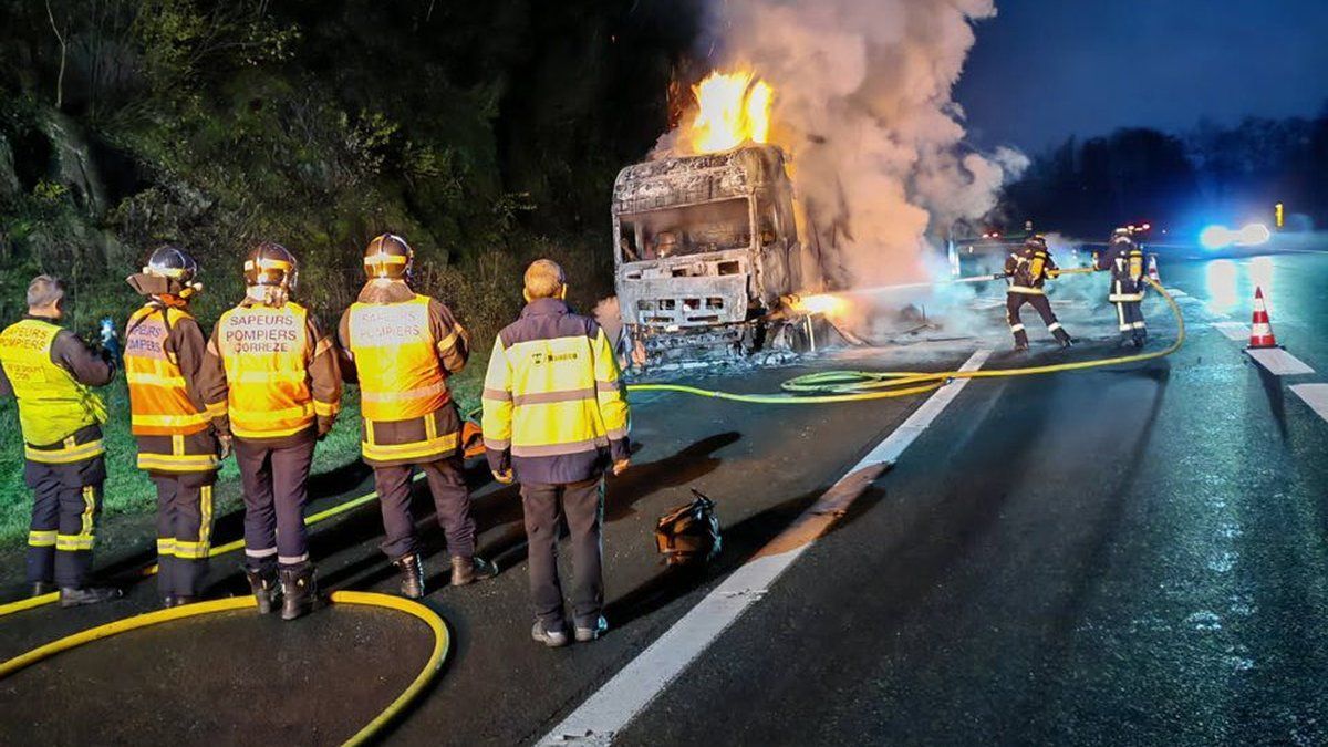 Un poids lourd incendié sur l'A20 : le spectacle dramatique d'une cargaison perdue