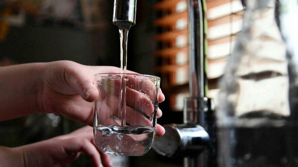 Angers : le maire rassure sur la qualité de l'eau potable face aux polluants éternels