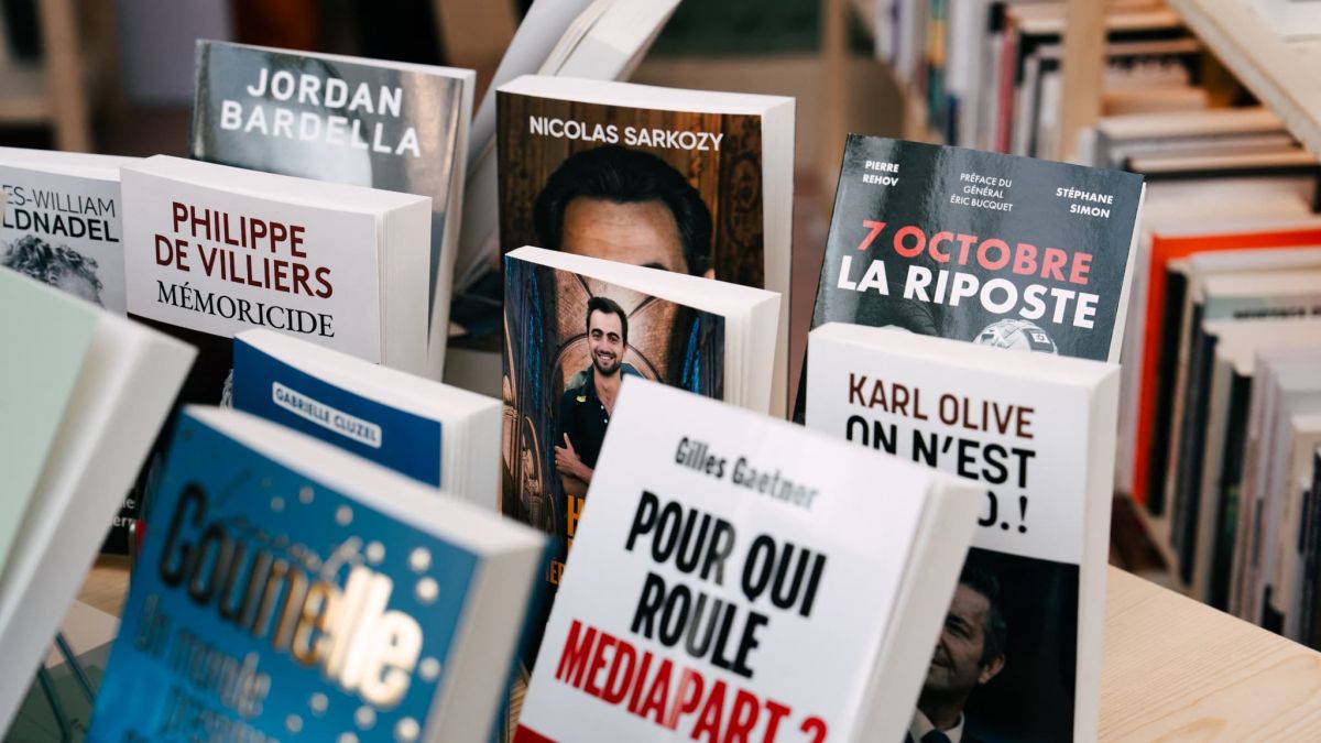 Les livres politiques : entre succès éphémères et échec prévisible