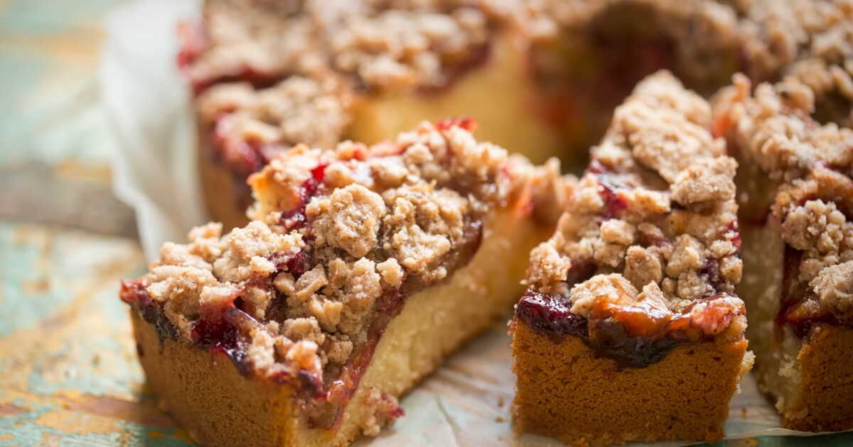 Délicieux crumble-cake aux quetsches : la recette estivale de Laurent Mariotte