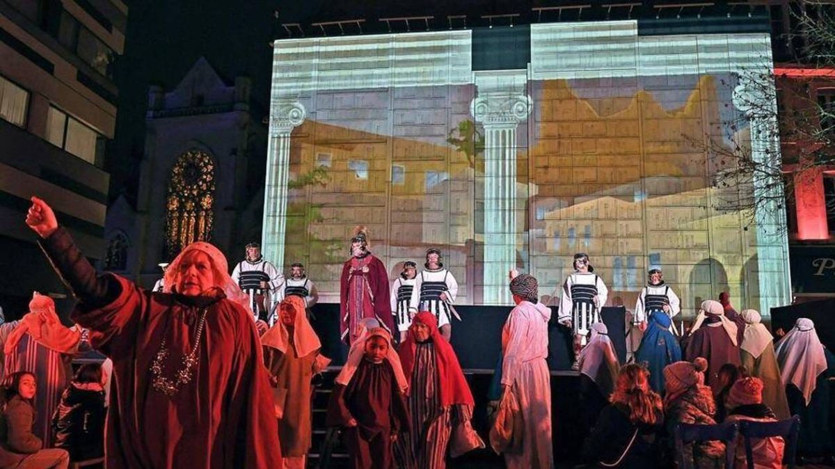 La crèche vivante de Noël illumine Cholet