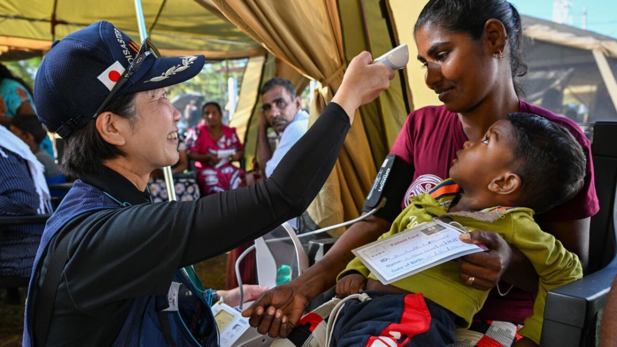Des Sri-Lankais en quête de soins après le cyclone Ditwah