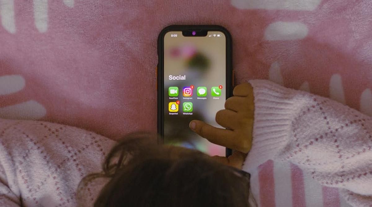 L'Australie dit stop aux réseaux sociaux pour les moins de 16 ans : une première mondiale