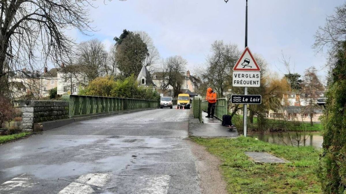 Des pompiers de Luché-Pringé contraints de faire demi-tour à cause d'un pont