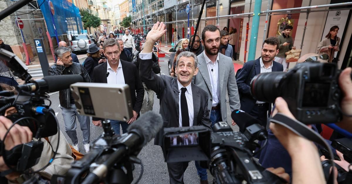 Sarkozy père et fils à Menton : un moment de dédicace et de politique