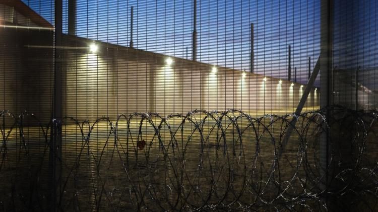 Un avocat de la mafia soupçonné de trafic d'objets interdits en prison