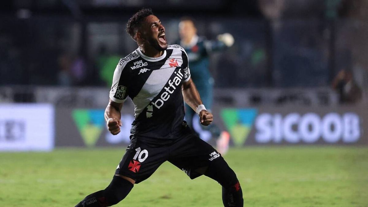 Dimitri Payet en passe de décrocher son premier trophée sans club