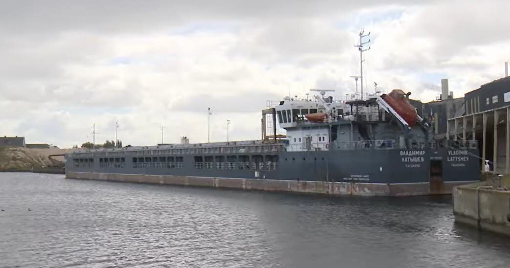 Un cargo russe en difficulté : la justice française ordonne sa possible vente