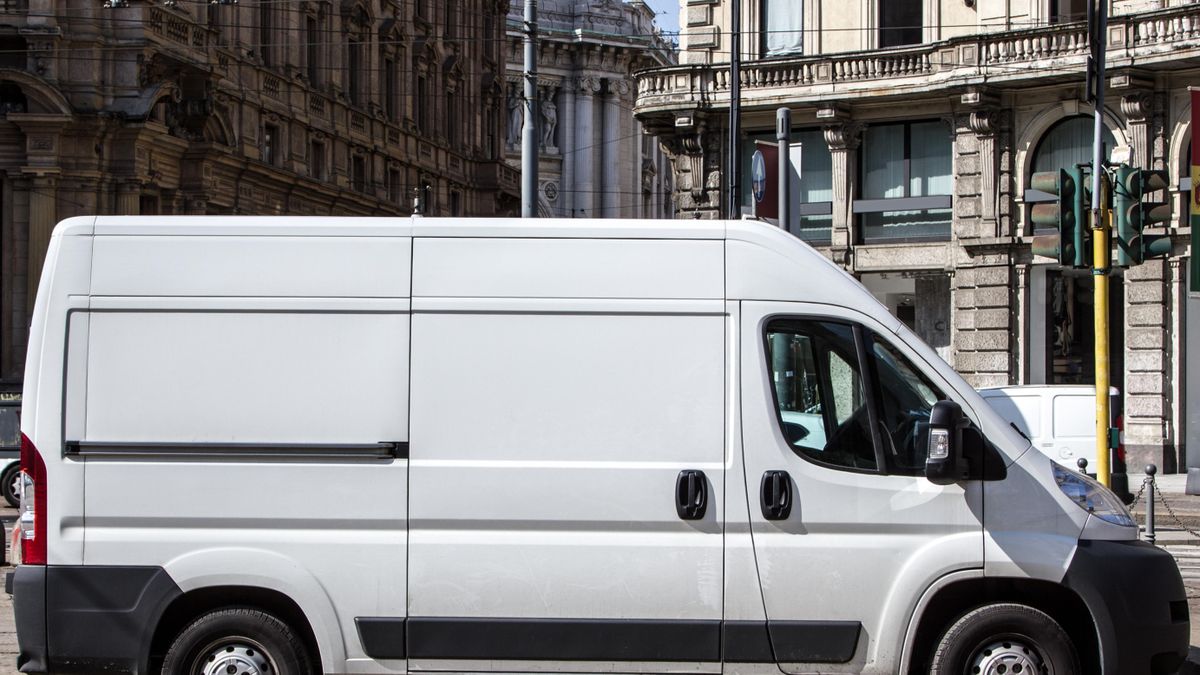 Une mystérieuse camionnette blanche inquiète Mazé-Milon
