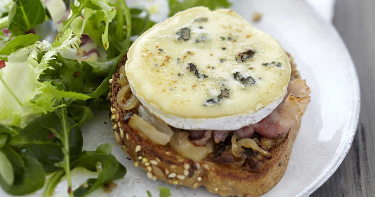Une tartine gourmande au bleu et au bacon qui va vous régaler