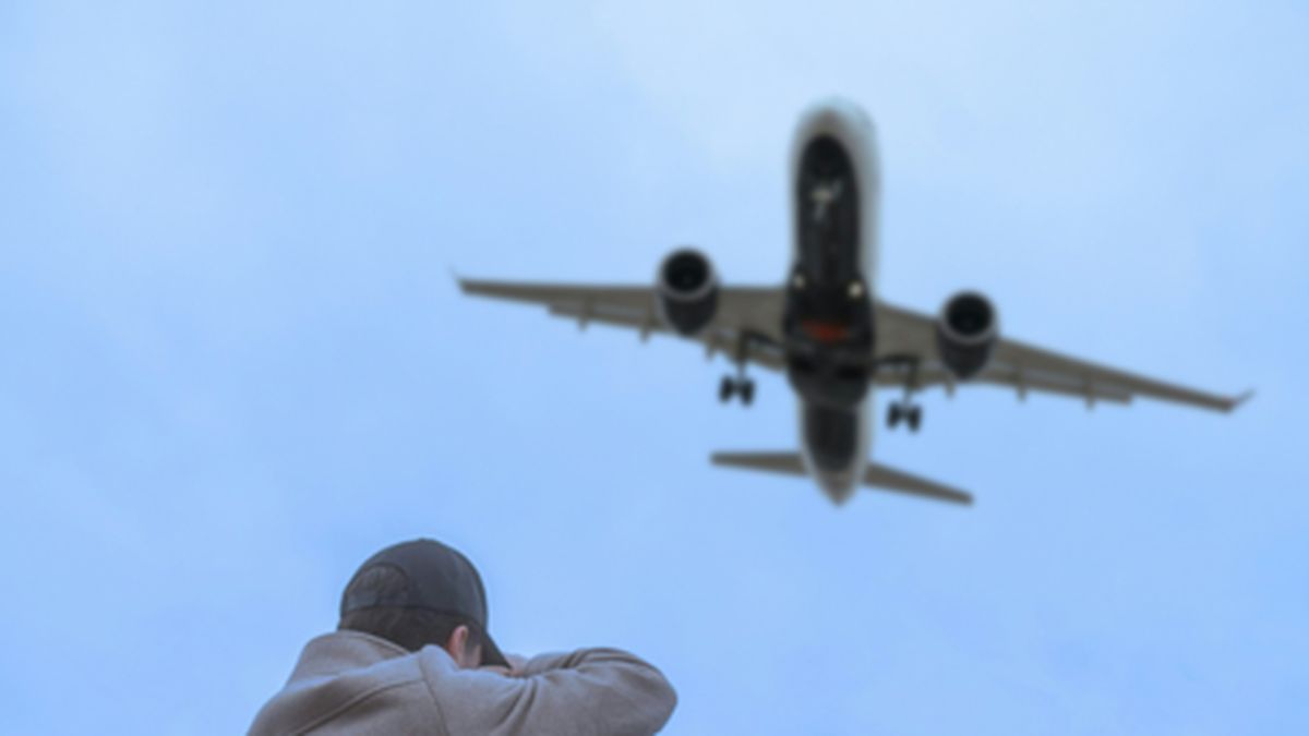 Urgence à bord : un vol Paris-Ibiza atterrit à Clermont-Ferrand en raison d'un problème moteur