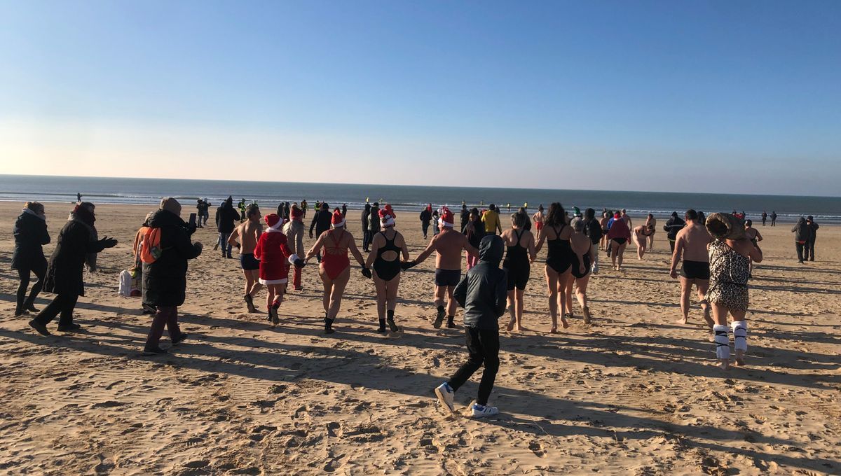 Un plongeon dans la solidarité : soixante courageux se jettent à l'eau pour soutenir les malades