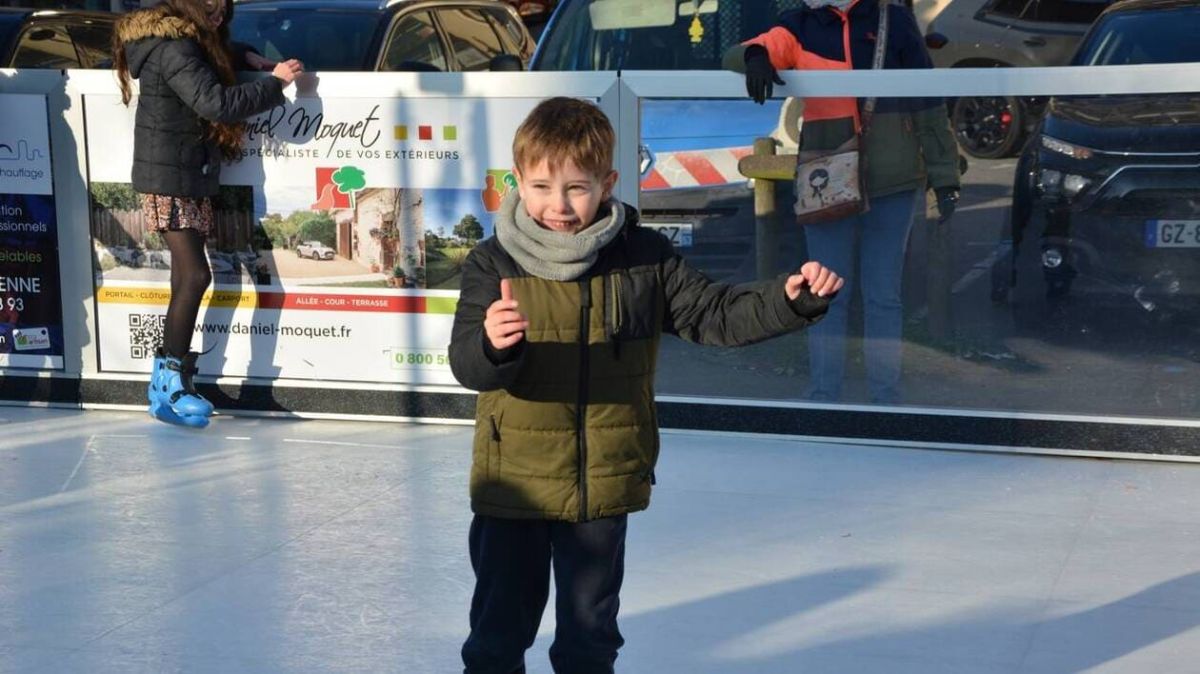 Une patinoire éphémère enchante le centre-ville de Mayenne