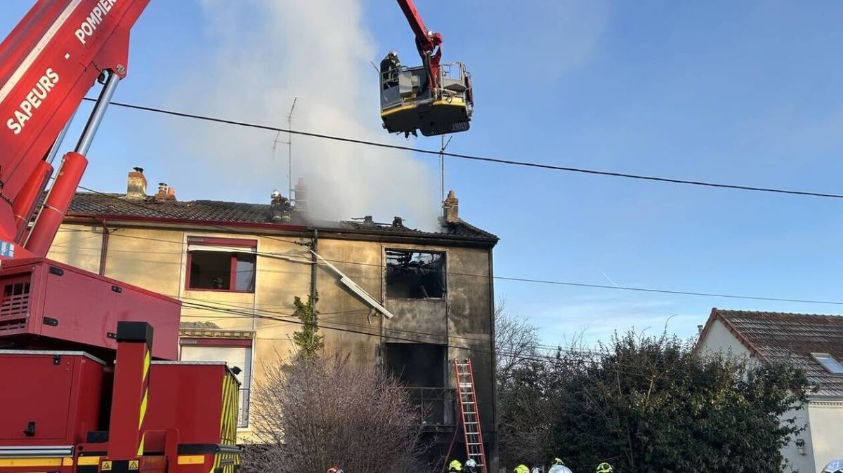 Une explosion fait rage au Mans : un incendie dévastateur frappe une maison