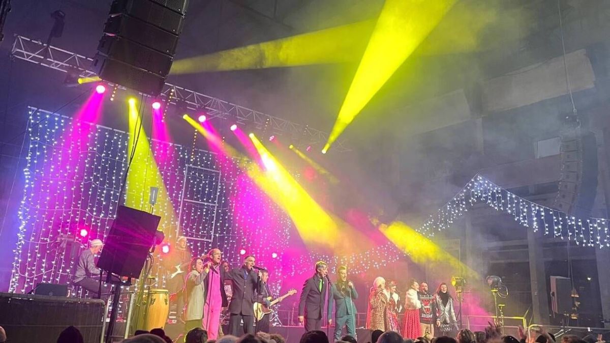 Un réveillon éclatant à Nantes : retour en fanfare du Bal des variétistes