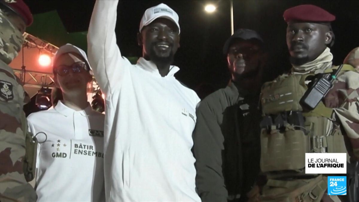 Mamadi Doumbouya triomphe aux élections présidentielles en Guinée