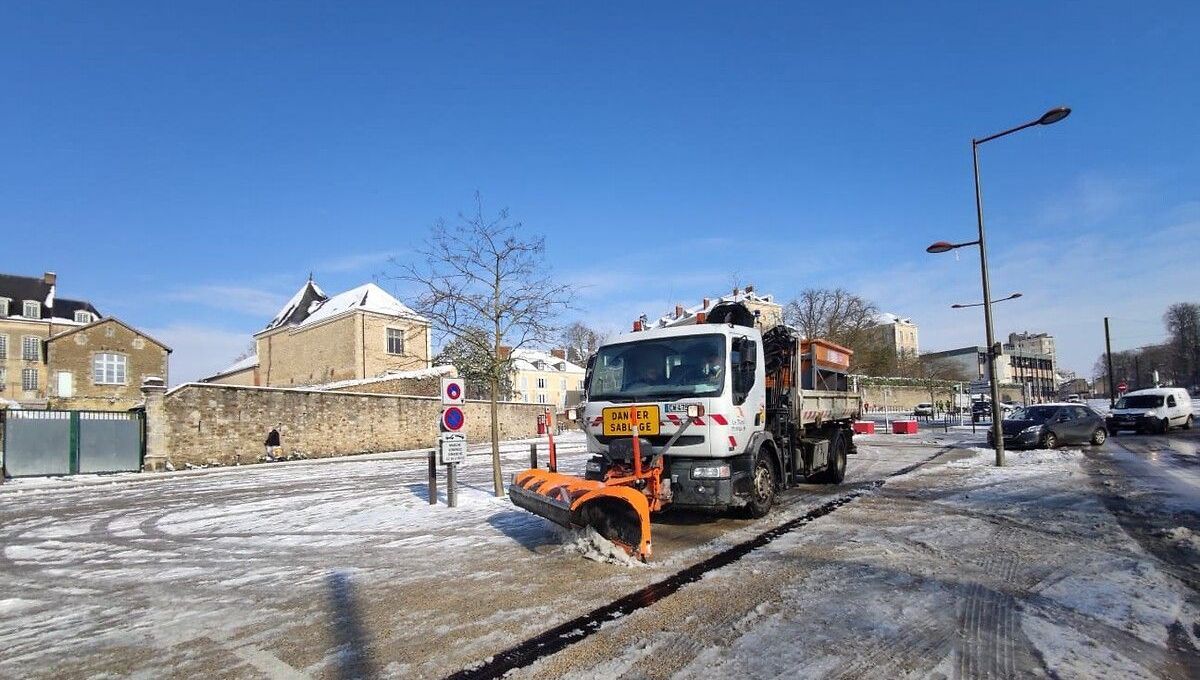 Circulation difficile en Sarthe : entre neige et verglas, prudence sur la route