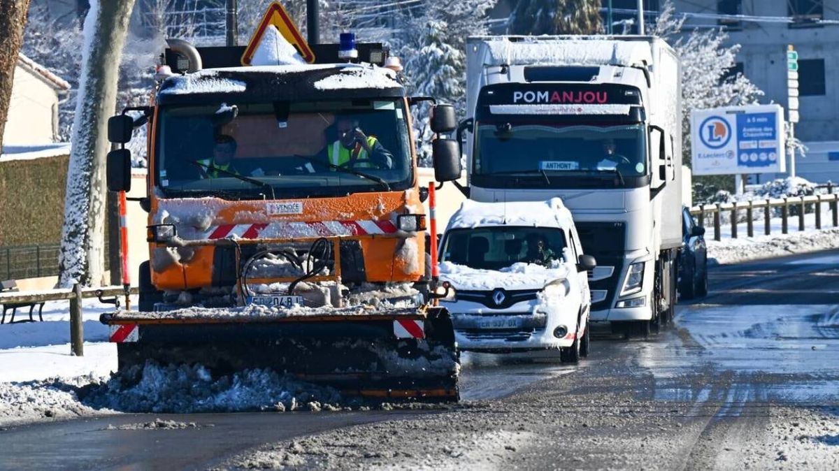 Circuits scolaires suspendus en Vendée : la neige joue les trouble-fêtes