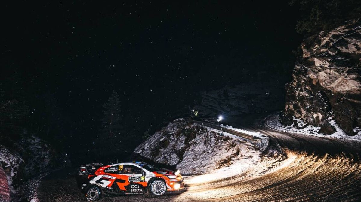 Rallye Monte-Carlo : Oliver Solberg en tête, Sébastien Ogier à la poursuite