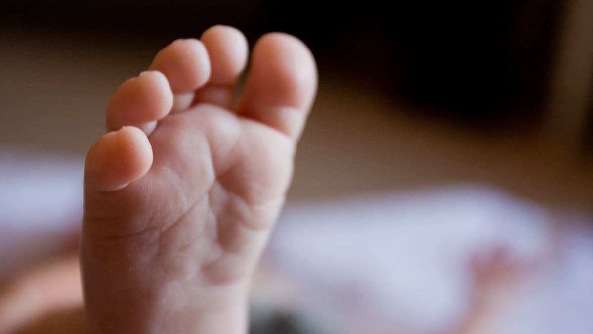 La tragédie d'une vie: l'ex-employée de crèche face à la justice pour le meurtre d'un bébé