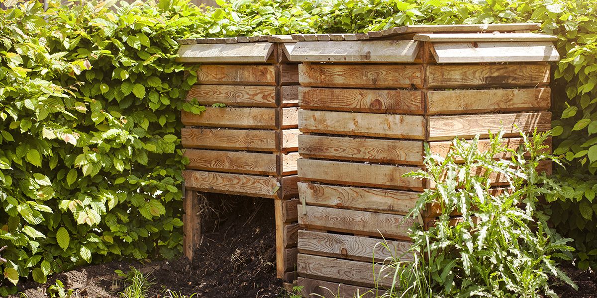 Donnez du charme à votre composteur : 10 idées pour le camoufler au jardin