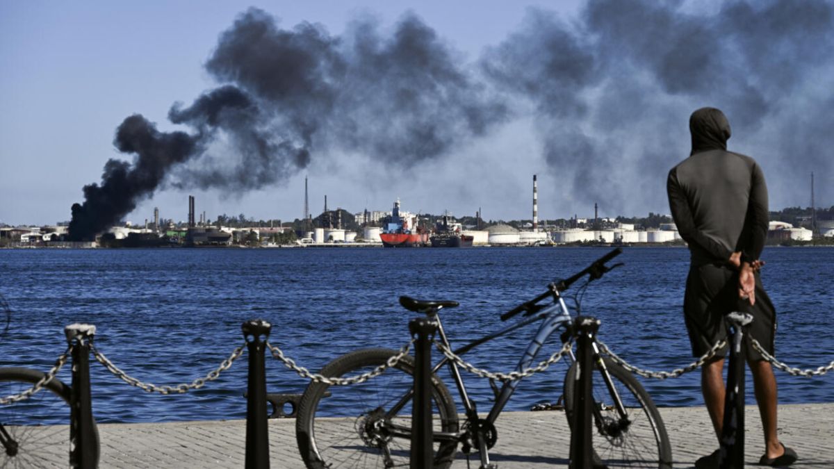 Un incendie à La Havane : la raffinerie de pétrole en proie aux flammes