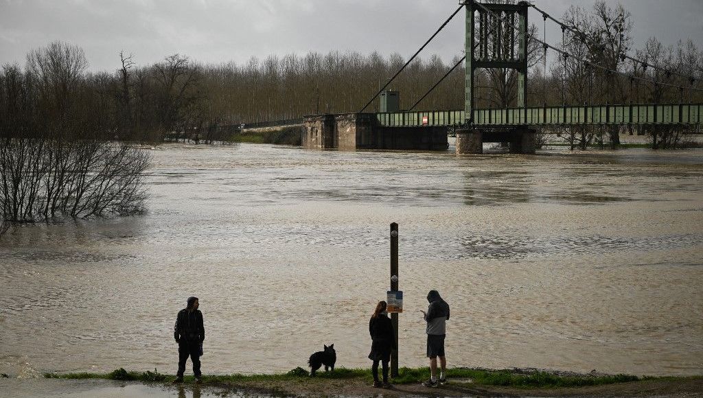La météo en alerte : deux départements en vigilance rouge et 23 en orange