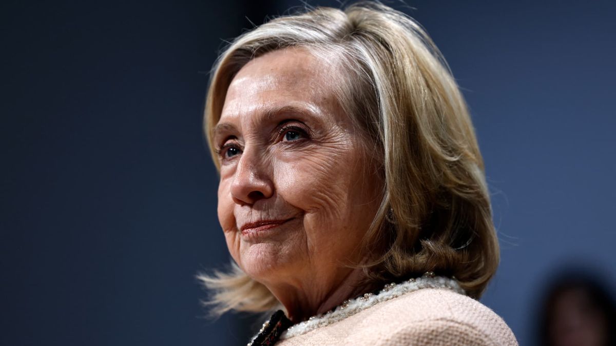 Hillary Clinton appelle à une transparence totale face aux révélations sur Epstein