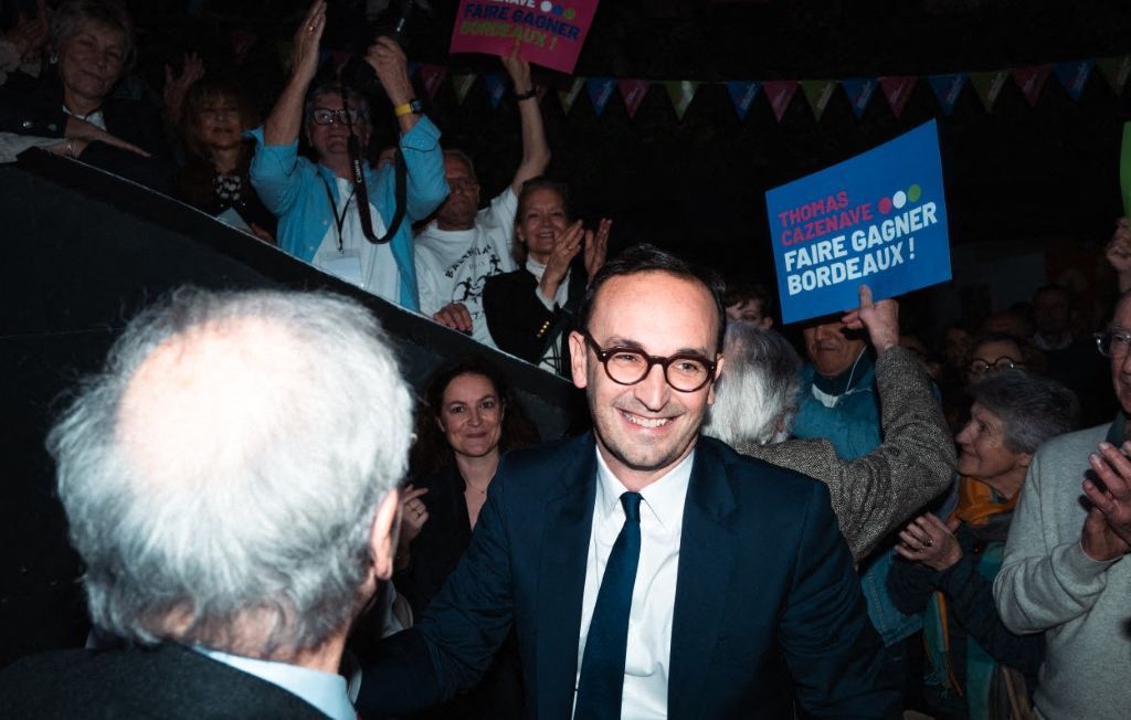 Les macronistes sous l'eau : alerte aux municipales de 2026