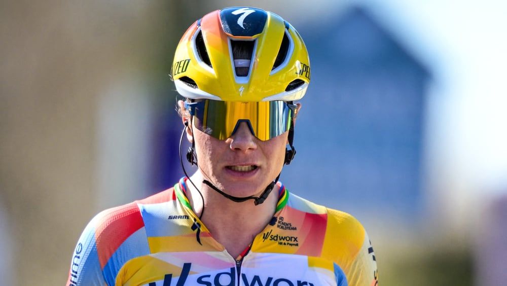 Une Milan-Sanremo dramatique : Lotte Kopecky triomphe malgré une chute tragique