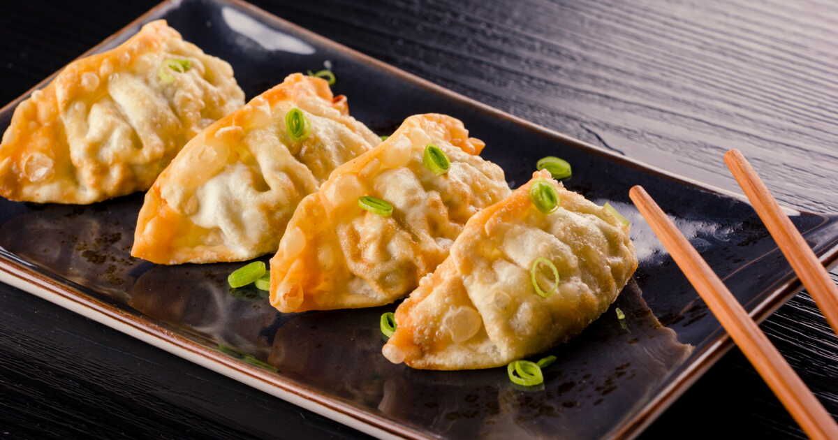 Apprenez à concocter vos gyozas maison avec cette recette simplissime d'un chef asiatique