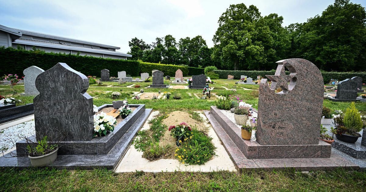 Des tombes profanées au Puy-en-Velay : l'indignation monte