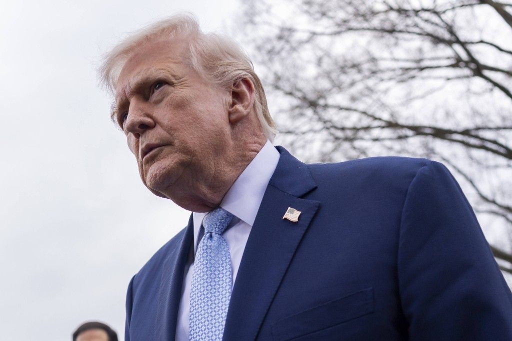 Trump annonce un report des frappes après des discussions prometteuses avec l'Iran