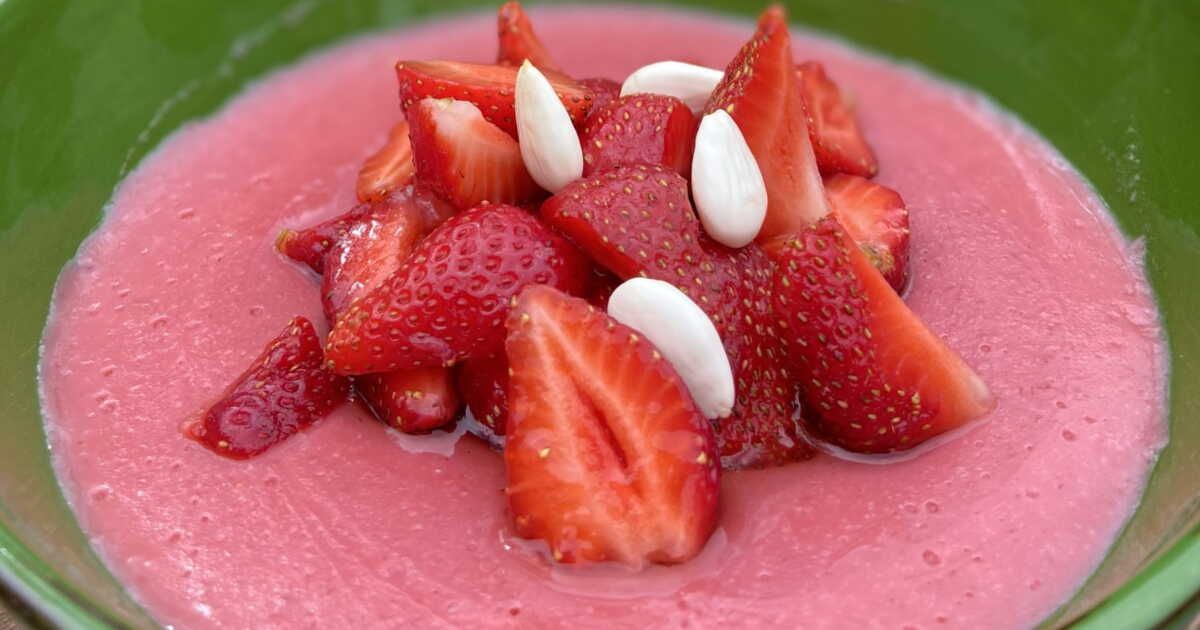 La délicieuse recette de la panna cotta à la fraise et aux amandes de Laurent Mariotte