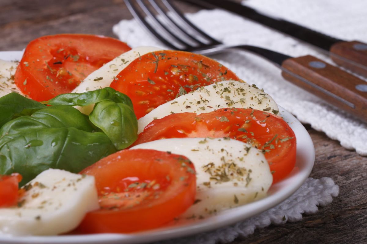 La tomate-mozzarella revisité par Julie Andrieu