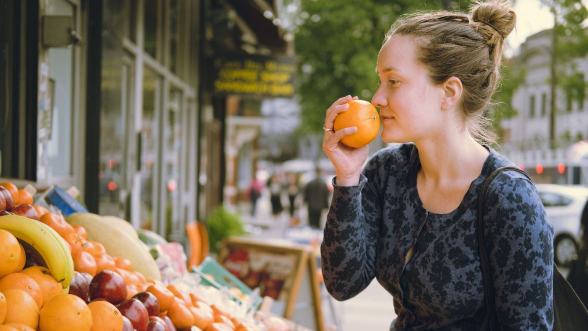 Peut-on toucher les fruits avant de les acheter ?