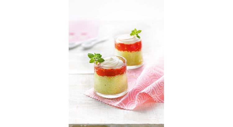 Verrines de semoule de courgettes, coulis de tomates et crème de parmesan