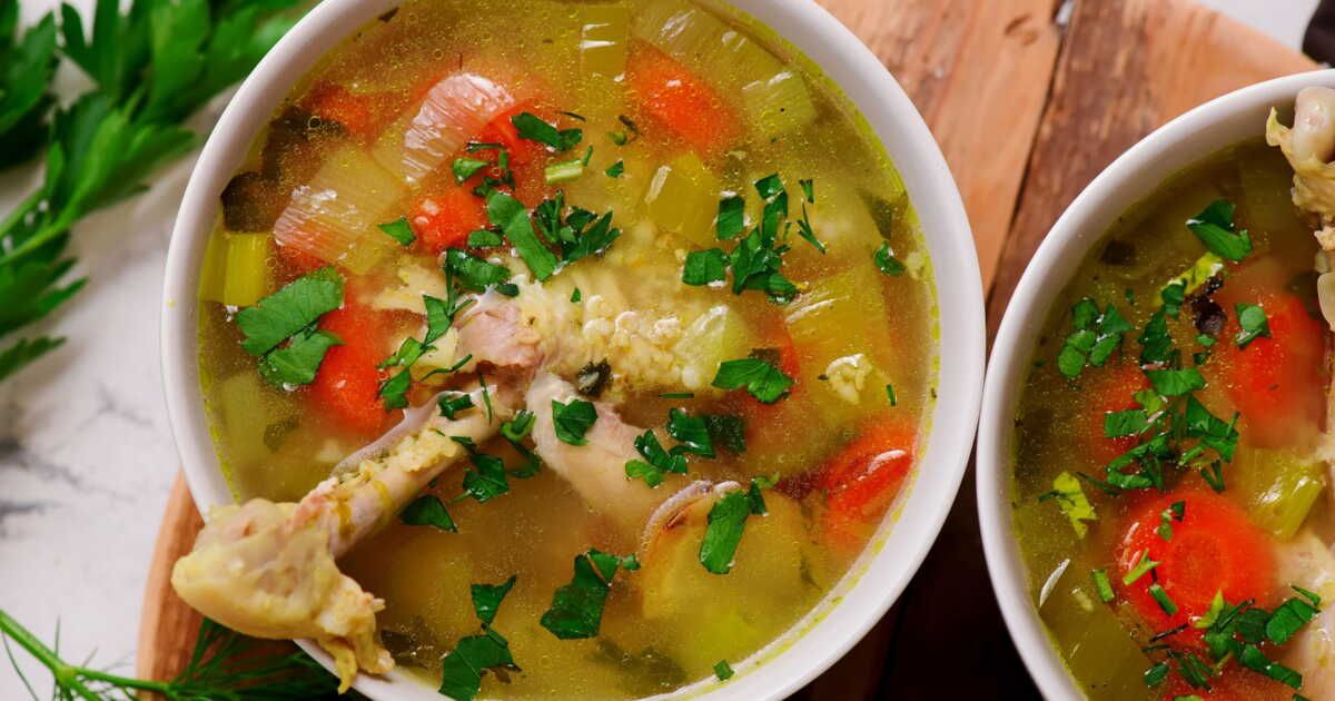 Bouillon de poule maison : le remède parfait contre le froid