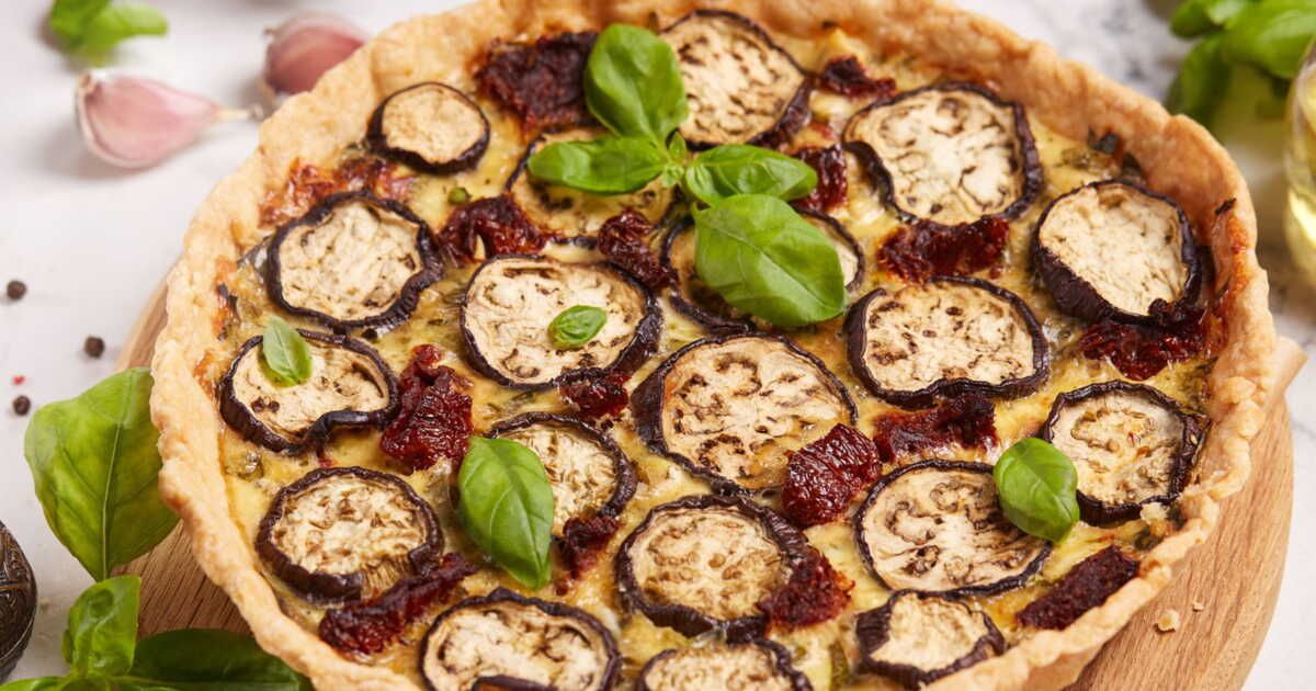 Cyril Lignac revisite la tarte Tatin avec des aubergines pour un été savoureux