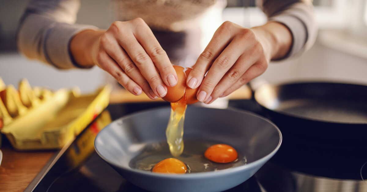 La fausse bonne idée en cassant des œufs