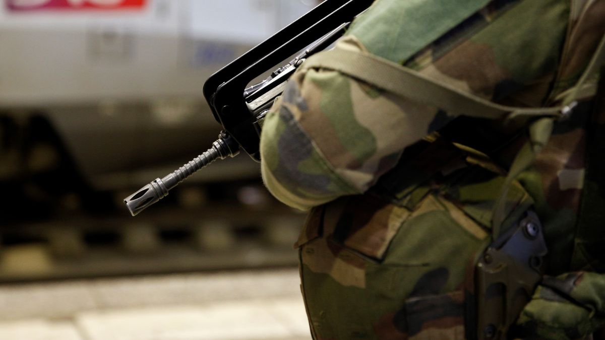 Tragédie à Angers : deux militaires perdent la vie lors d'une plongée